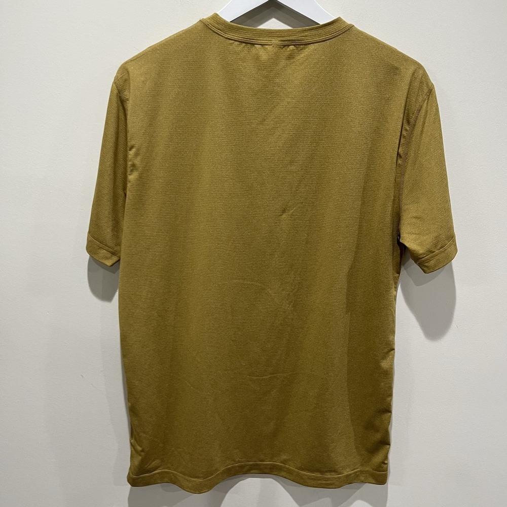 VUORI Tradewind Performance Tee Men's Size Large Gold V109 Pocket Stretch Gym‎ - Picture 3 of 7